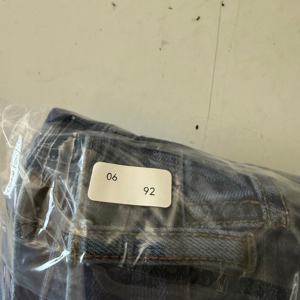 Tommy Bahama Mens Straight Leg Casual Jeans Medium Wash Blue Denim 44 x 30 - Picture 10 of 10